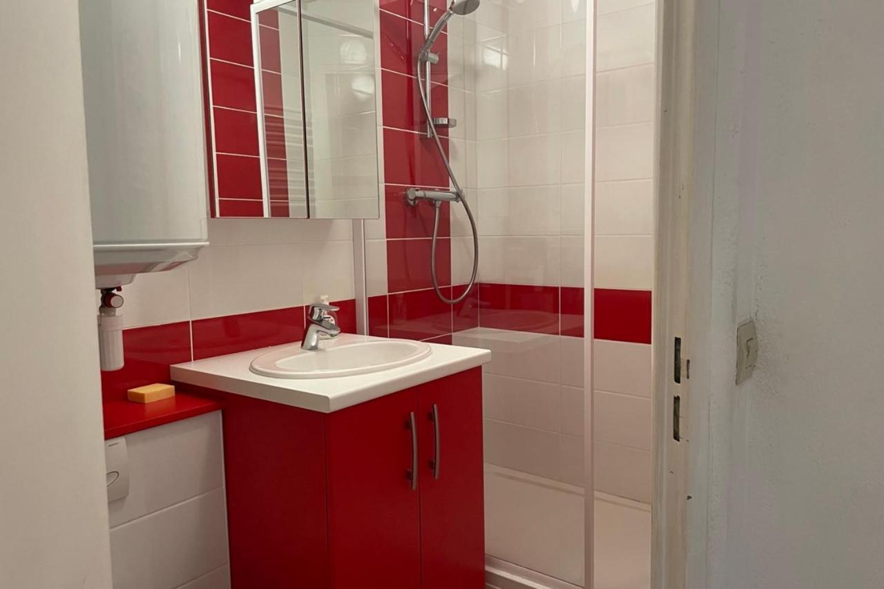 Vue Des "Chavants" Studio 20 M With Balcony Ле Уш Екстериор снимка